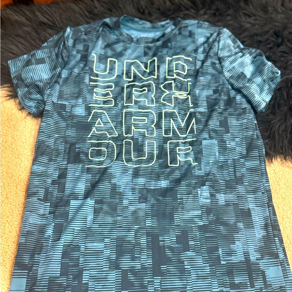 Under Armour Tshirt - YXL